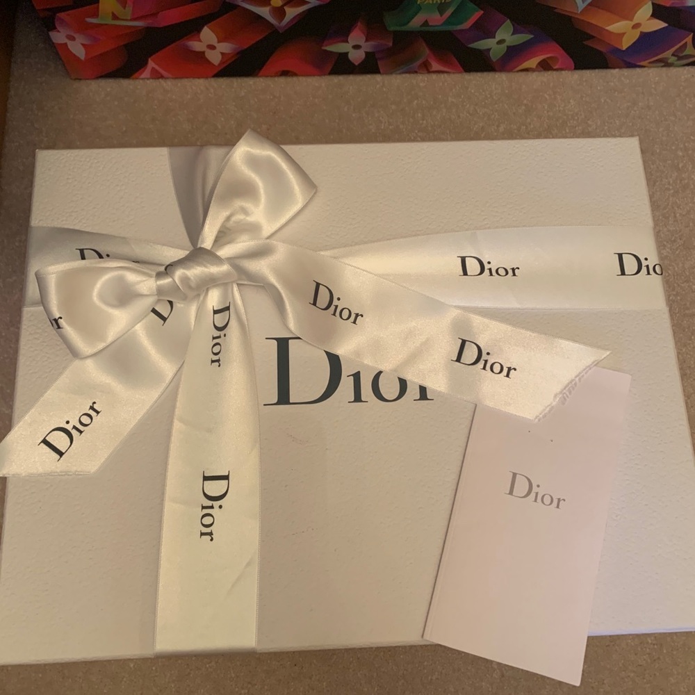 100% Authentic Dior - Picture 9 of 10